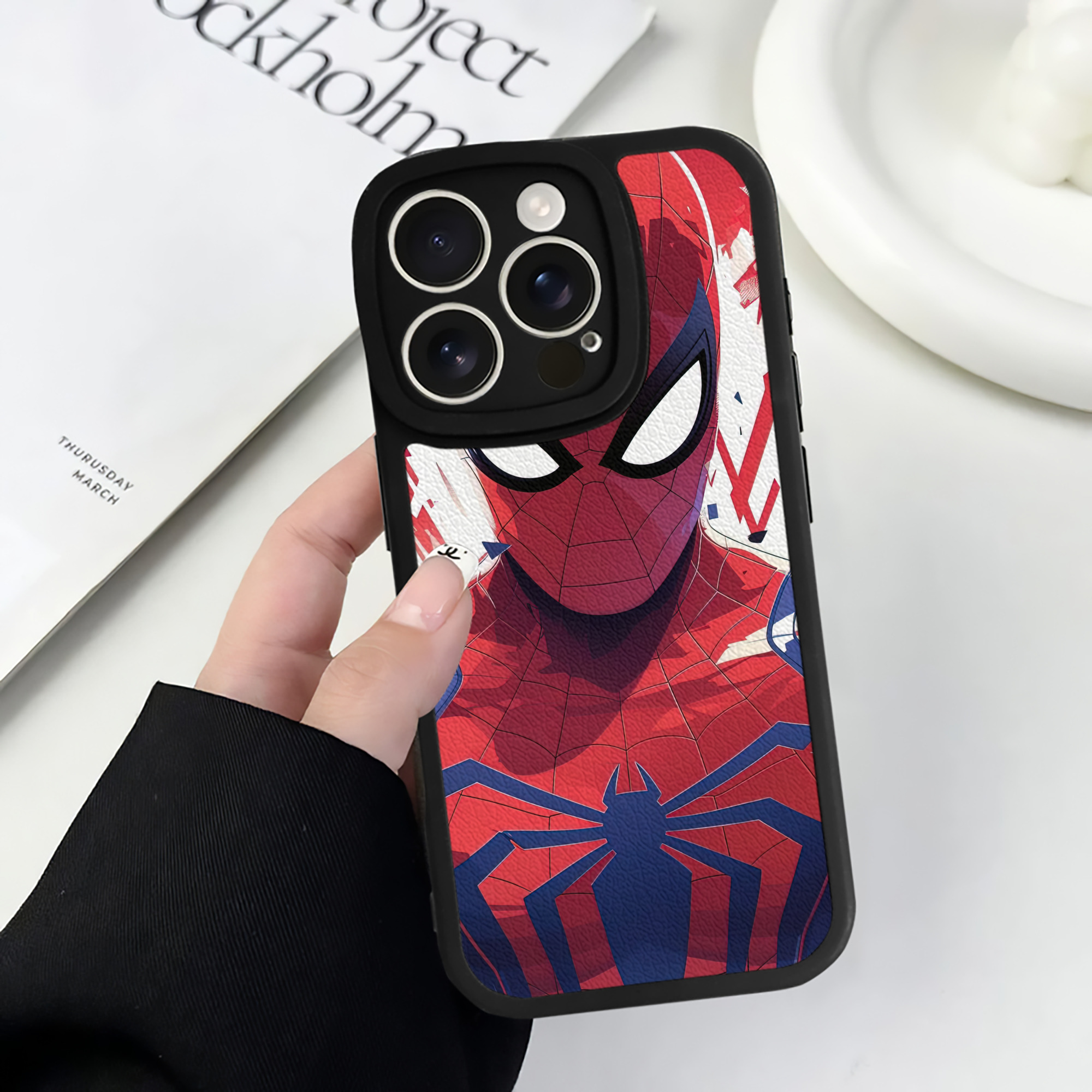 （画像用） Spider Man スパイダーマン 【iPhone 16シリーズ対応】シリコンスマホケース（レザー調） 材質：シリコン